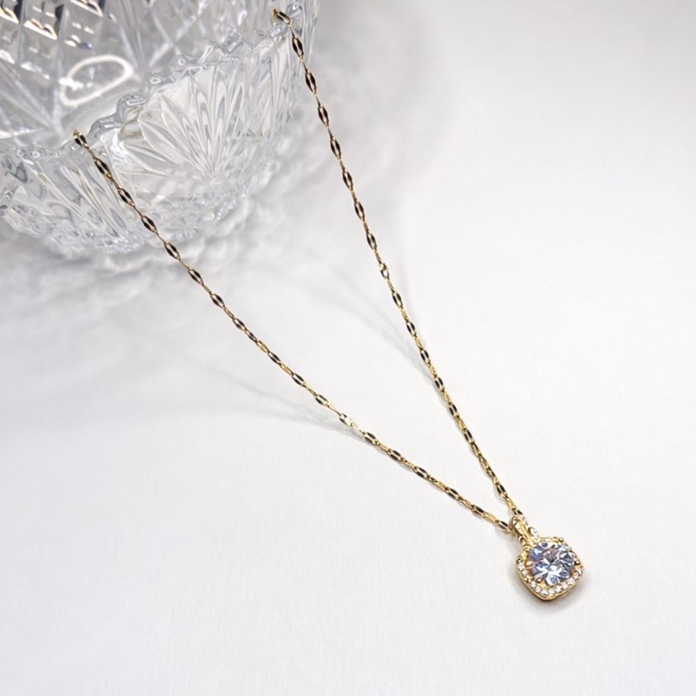 Gold Tone Halo Pendant Necklace ✨ Dainty Sparkle | Adjustable